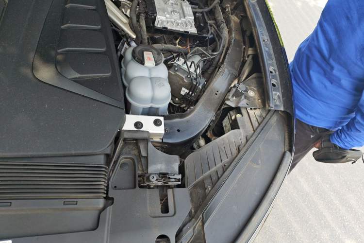 Used Volkswagen Touareg 2021 2.0 TSI Flagship Special Edition Engine Bay Left