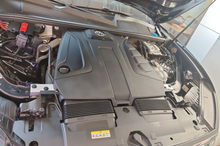 Used Volkswagen Touareg 2021 2.0 TSI Flagship Special Edition Engine Bay