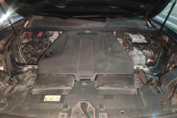 Used Volkswagen Touareg 2021 2.0 TSI RuiShang Edition Engine Bay