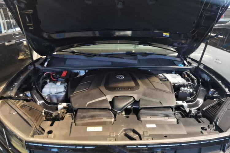 Used Volkswagen Touareg 2021 3.0 TSI Prestige Edition Engine Bay