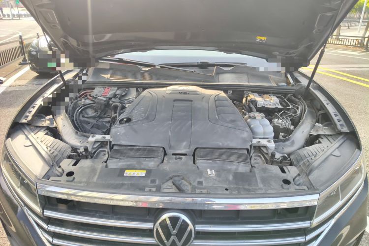 Used Volkswagen Touareg 2021 2.0 TSI Flagship Special Edition Engine Bay