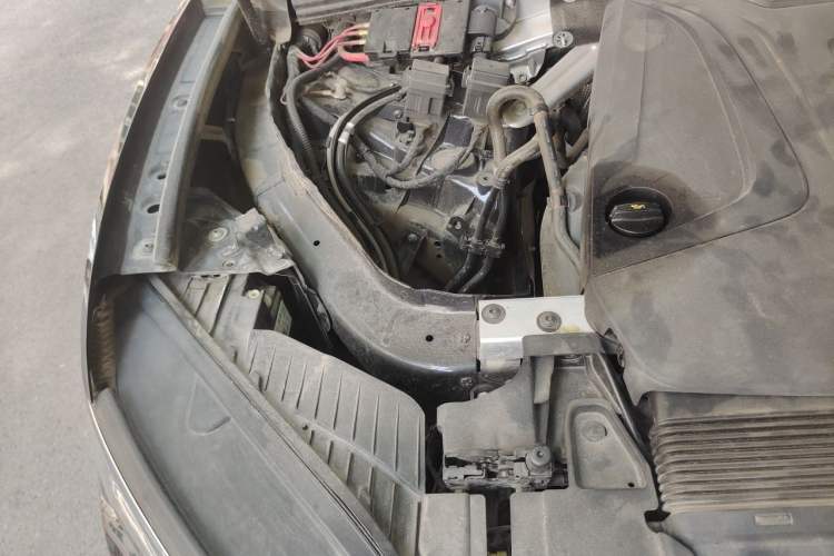 Used Volkswagen Touareg 2021 2.0 TSI RuiShang Edition Engine Bay Right