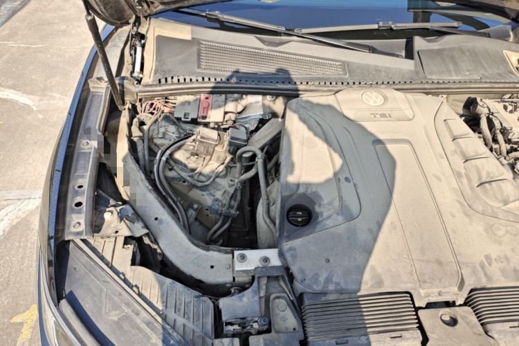 Used Volkswagen Touareg 2021 2.0 TSI RuiShang Edition Engine Bay Right