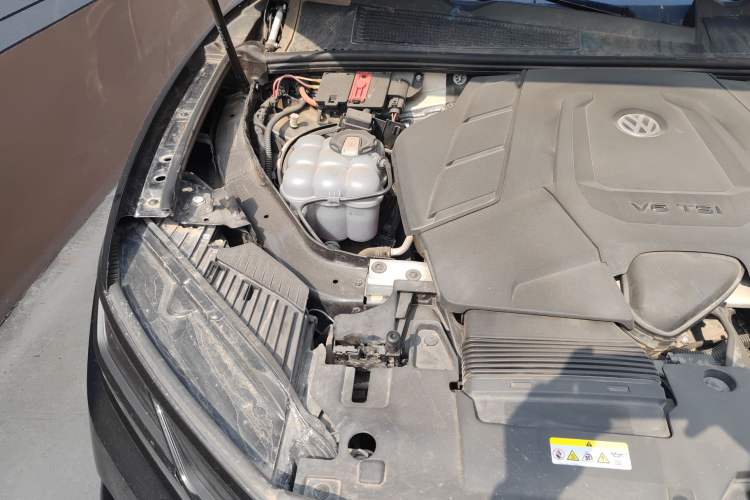 Used Volkswagen Touareg 2021 3.0 TSI Prestige Edition Engine Bay Right