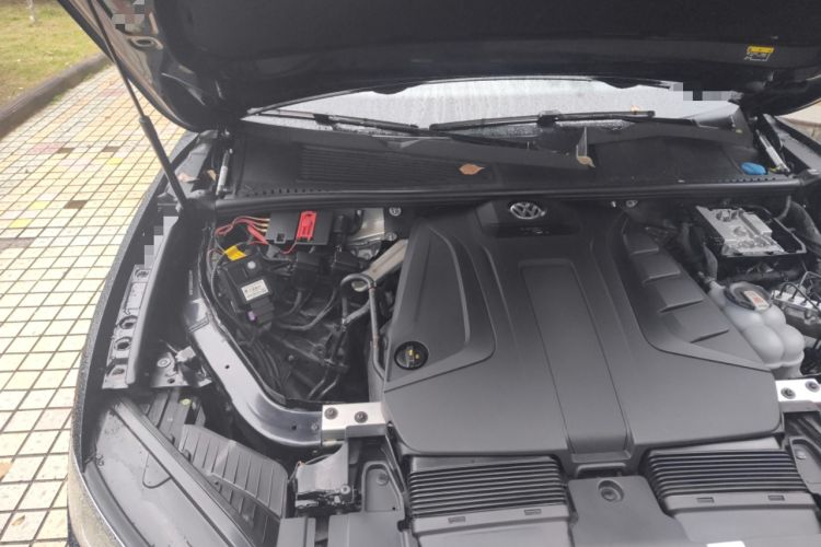 Used Volkswagen Touareg 2021 2.0 TSI Flagship Special Edition Engine Bay Right