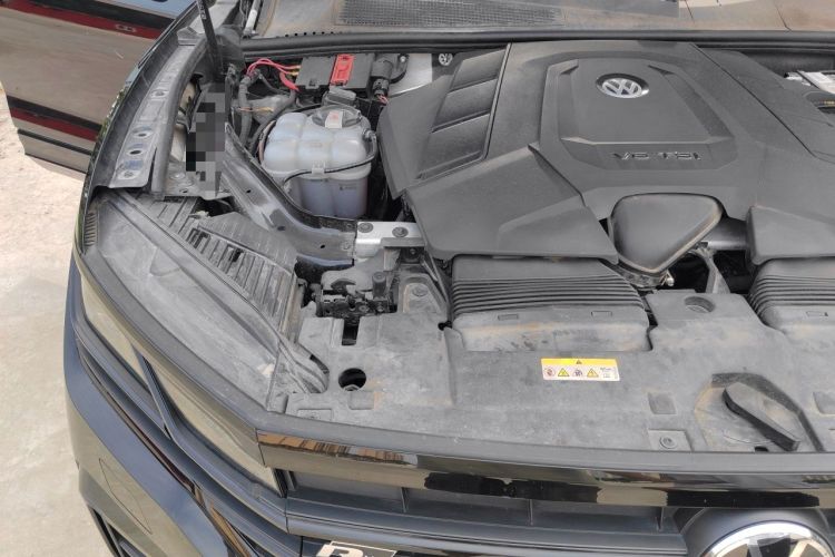 Used Volkswagen Touareg 2021 3.0 TSI Luxury Edition Black Diamond Sport Package Engine Bay Right