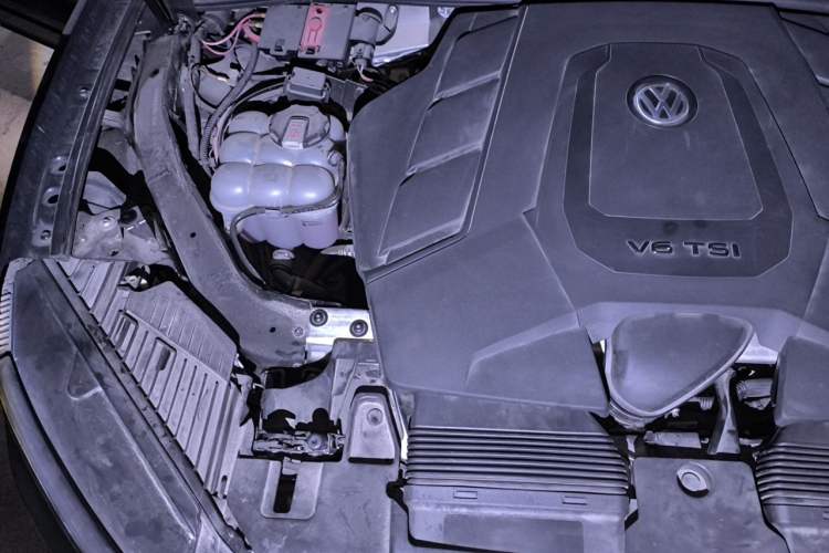 Used Volkswagen Touareg 2021 3.0 TSI Luxury Edition Black Diamond Sport Package Engine Bay Right