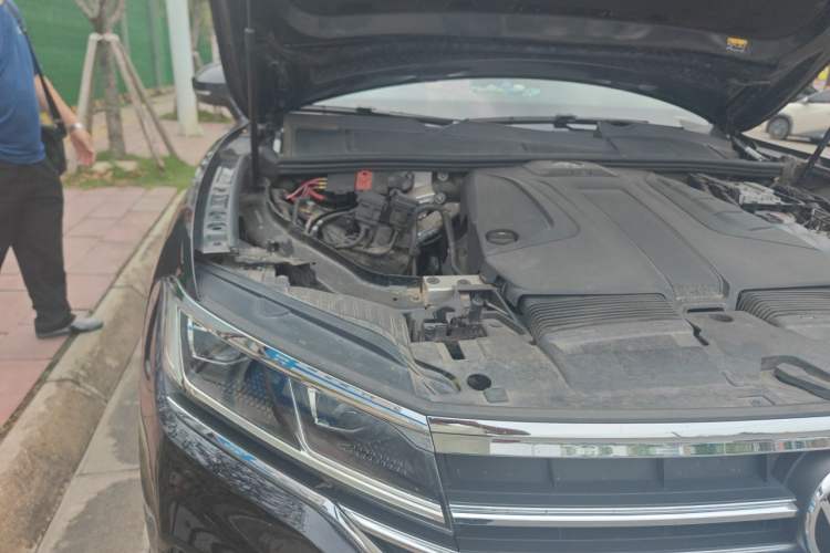 Used Volkswagen Touareg 2021 2.0 TSI Flagship Special Edition Engine Bay Right
