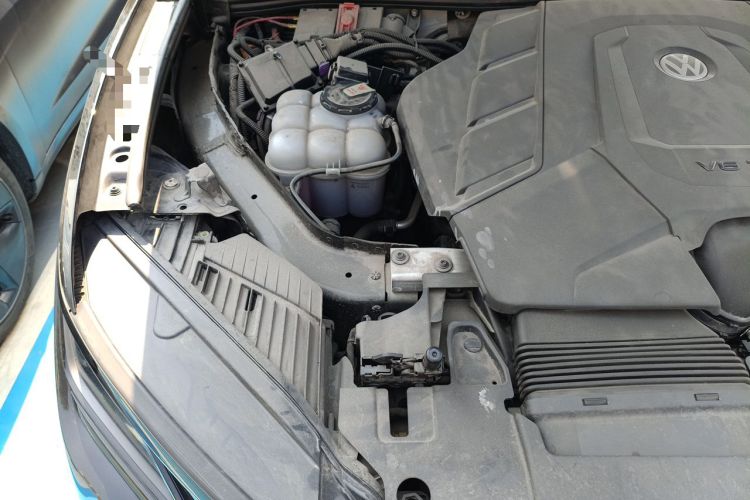 Used Volkswagen Touareg 2021 3.0 TSI Luxury Edition Black Diamond Sport Package Engine Bay Right