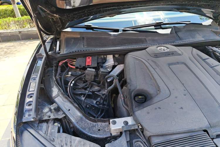 Used Volkswagen Touareg 2021 2.0 TSI RuiShang Edition Engine Bay Right