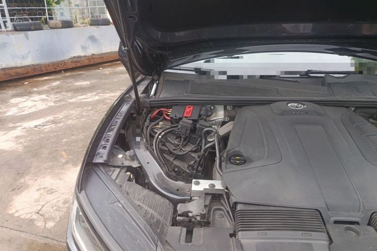 Used Volkswagen Touareg 2021 2.0 TSI Flagship Special Edition Engine Bay Right
