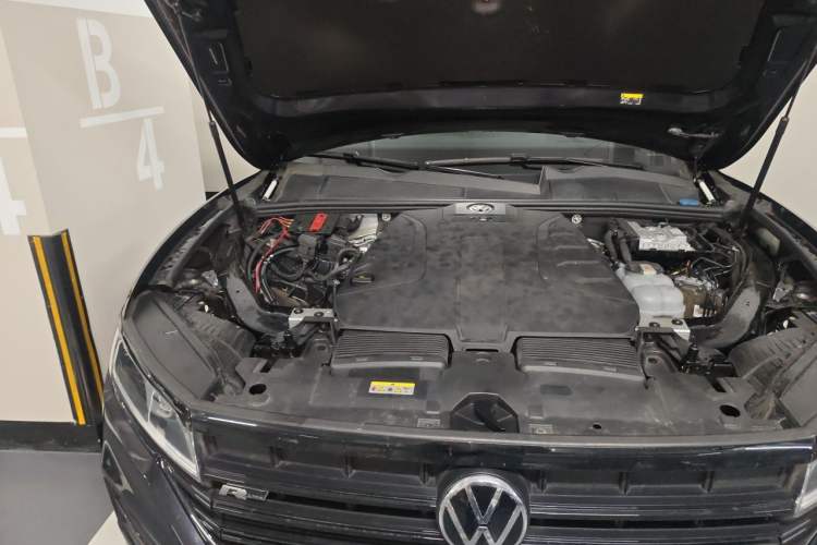Used Volkswagen Touareg 2021 2.0 TSI Ruiyi Edition Engine Bay Right