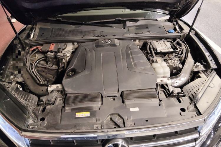 Used Volkswagen Touareg 2021 2.0 TSI RuiShang Edition Engine Bay