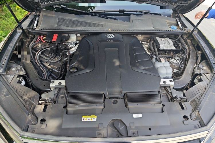 Used Volkswagen Touareg 2021 2.0 TSI Flagship Special Edition Engine Bay