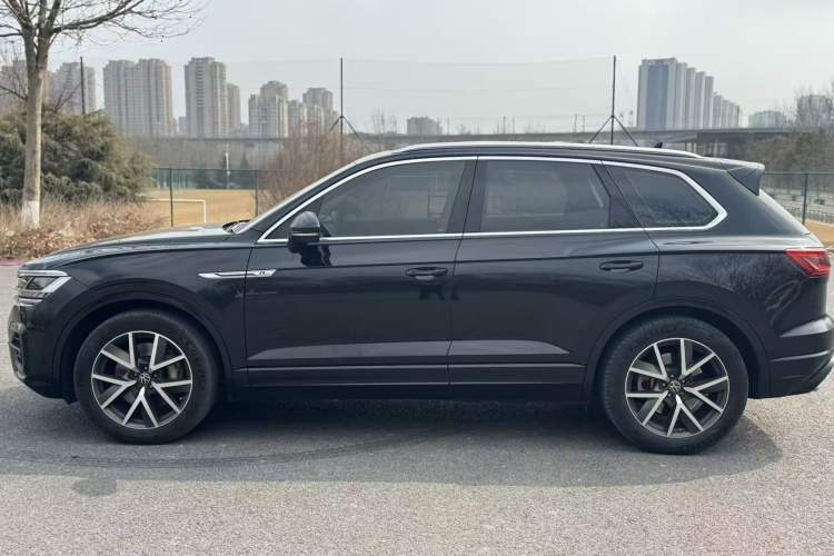 Used Volkswagen Touareg 2021 3.0 TSI Prestige Edition Classic Sport Package Exterior 2