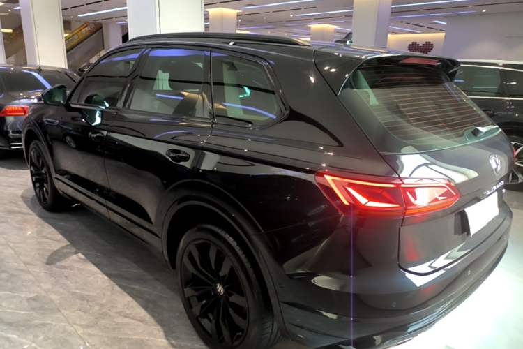 Used Volkswagen Touareg 2021 3.0 TSI Luxury Edition Black Diamond Sport Package Exterior 2