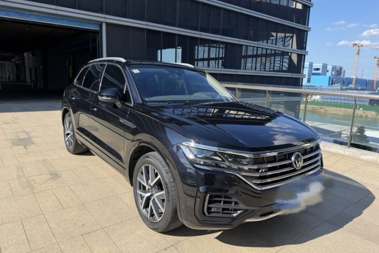 Used Volkswagen Touareg 2021 3.0 TSI Prestige Edition Classic Sport Package Exterior 2