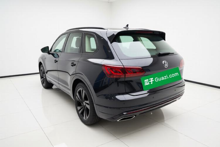 Used Volkswagen Touareg 2021 3.0 TSI Luxury Edition Black Diamond Sport Package Exterior 3