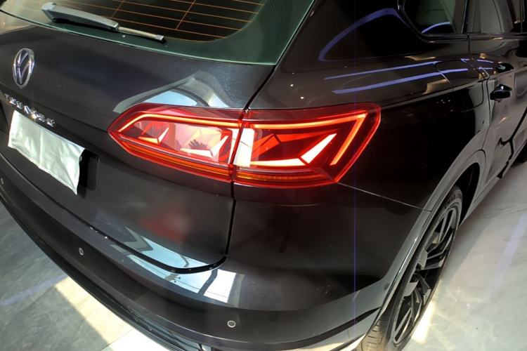 Used Volkswagen Touareg 2021 3.0 TSI Luxury Edition Black Diamond Sport Package Exterior 3