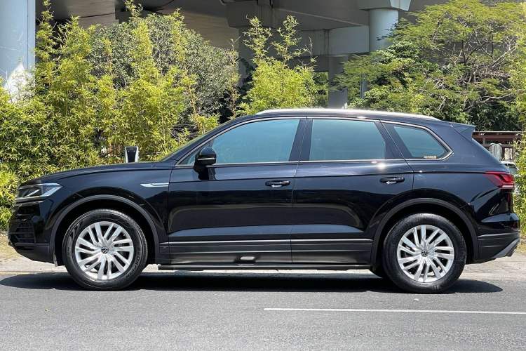 Used Volkswagen Touareg 2021 2.0 TSI Flagship Special Edition Exterior 4