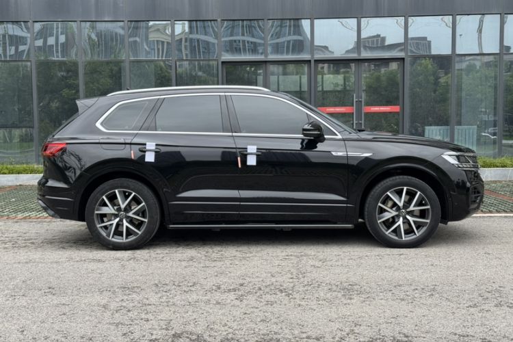 Used Volkswagen Touareg 2021 3.0 TSI Prestige Edition Classic Sport Package Exterior 4