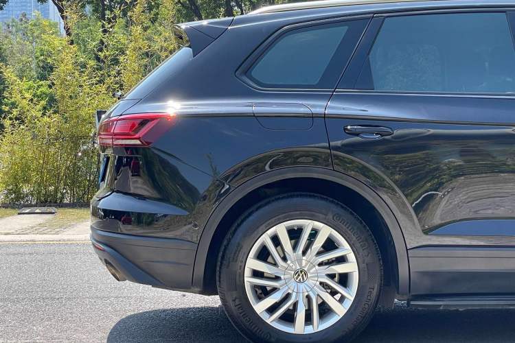 Used Volkswagen Touareg 2021 2.0 TSI Flagship Special Edition Exterior 8