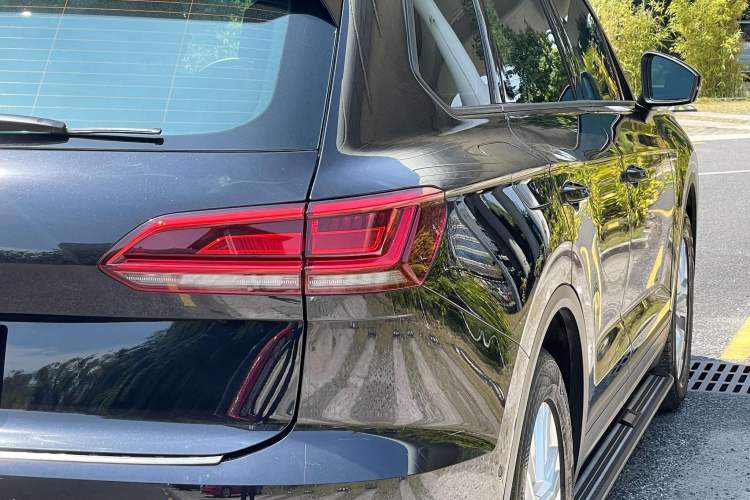 Used Volkswagen Touareg 2021 2.0 TSI Flagship Special Edition Exterior 9