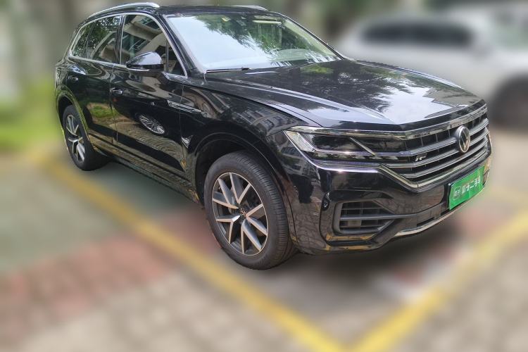 Used Volkswagen Touareg 2021 3.0 TSI Prestige Edition Classic Sport Package Front Right 45 Deg