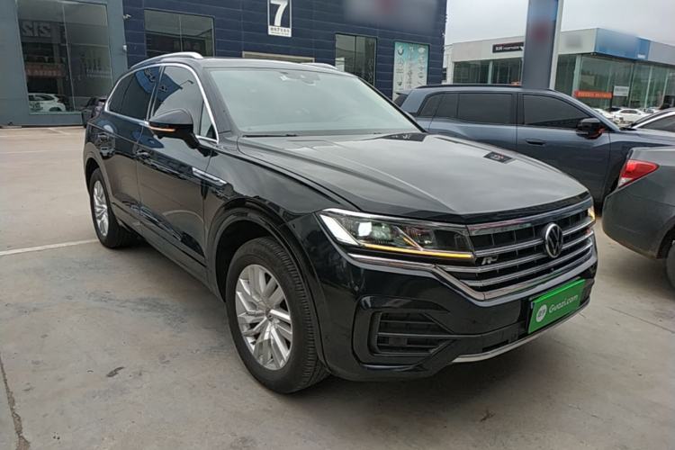 Used Volkswagen Touareg 2021 2.0 TSI RuiShang Edition Front Right 45 Deg