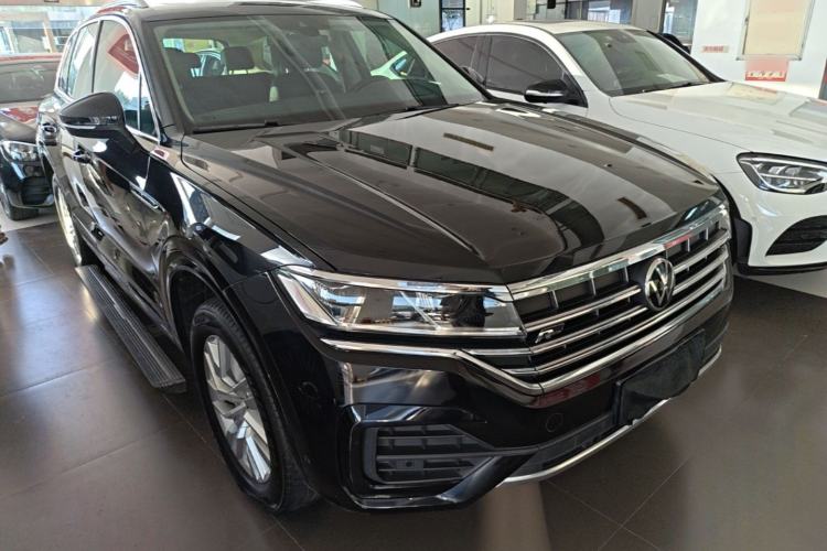 Used Volkswagen Touareg 2021 2.0 TSI RuiShang Edition Front Right 45 Deg