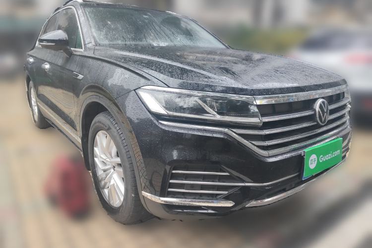 Used Volkswagen Touareg 2021 2.0 TSI Flagship Special Edition Front Right 45 Deg