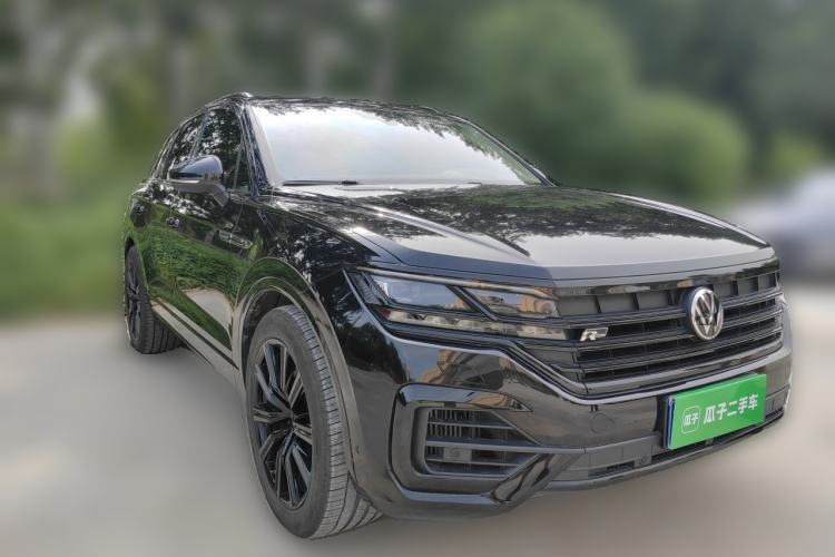 Used Volkswagen Touareg 2021 3.0 TSI Luxury Edition Black Diamond Sport Package Front Right 45 Deg