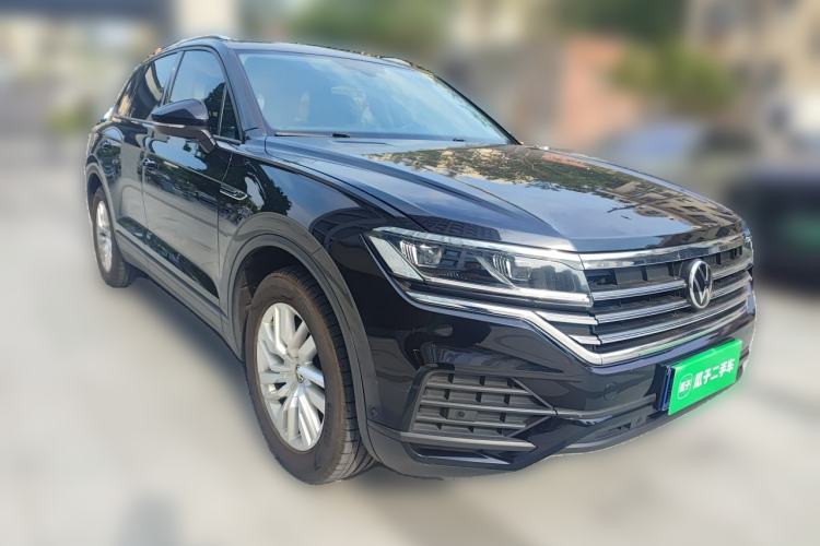 Used Volkswagen Touareg 2021 2.0 TSI Ruiyi Edition Front Right 45 Deg