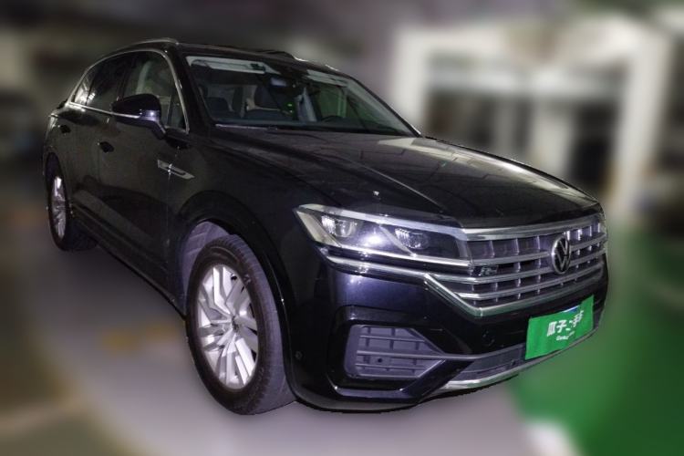 Used Volkswagen Touareg 2021 2.0 TSI RuiShang Edition Front Right 45 Deg