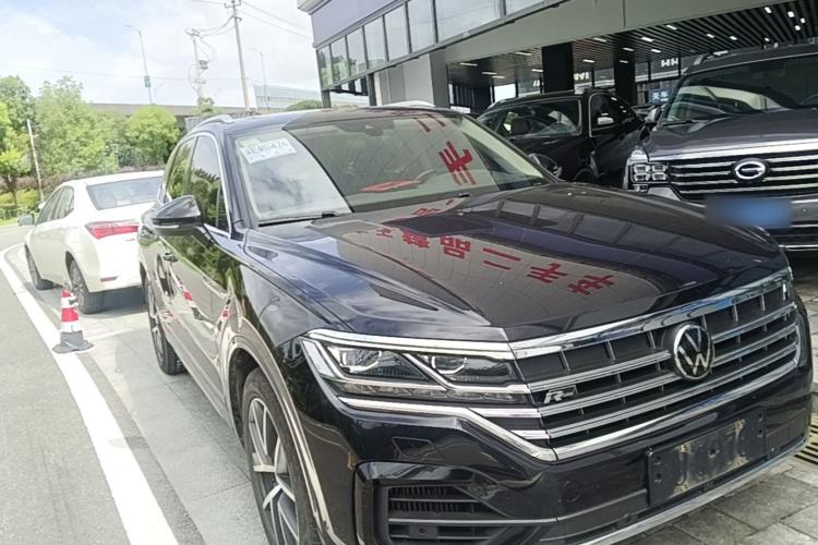 Used Volkswagen Touareg 2021 3.0 TSI Prestige Edition Classic Sport Package Front Right 45 Deg
