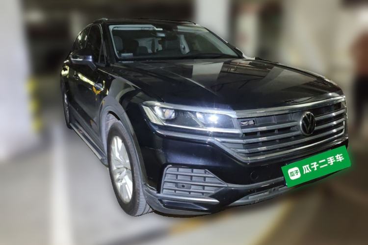Used Volkswagen Touareg 2021 2.0 TSI Flagship Special Edition Front Right 45 Deg
