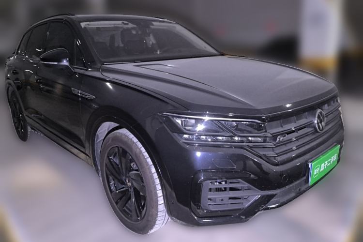 Used Volkswagen Touareg 2021 3.0 TSI Luxury Edition Black Diamond Sport Package Front Right 45 Deg