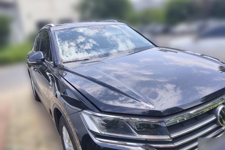 Used Volkswagen Touareg 2021 2.0 TSI RuiShang Edition Front Right 45 Deg