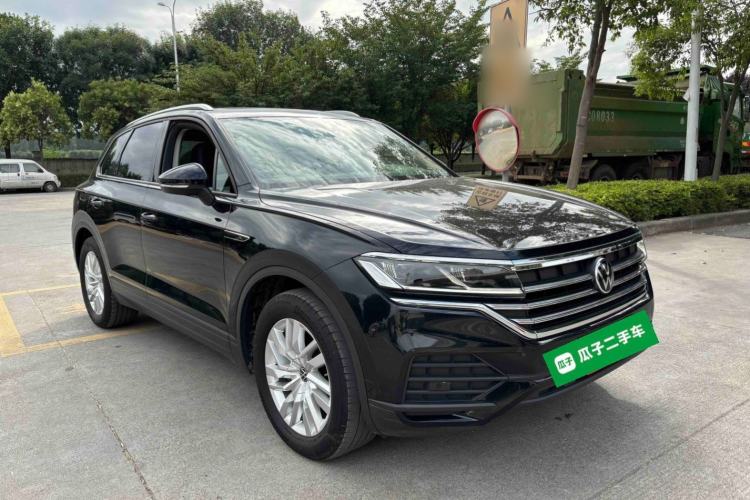Used Volkswagen Touareg 2021 2.0 TSI Flagship Special Edition Front Right 45 Deg