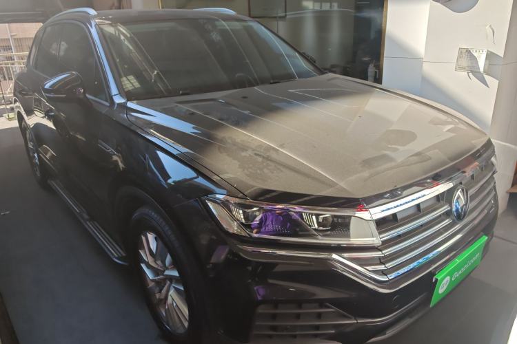 Used Volkswagen Touareg 2021 2.0 TSI Flagship Special Edition Front Right 45 Deg
