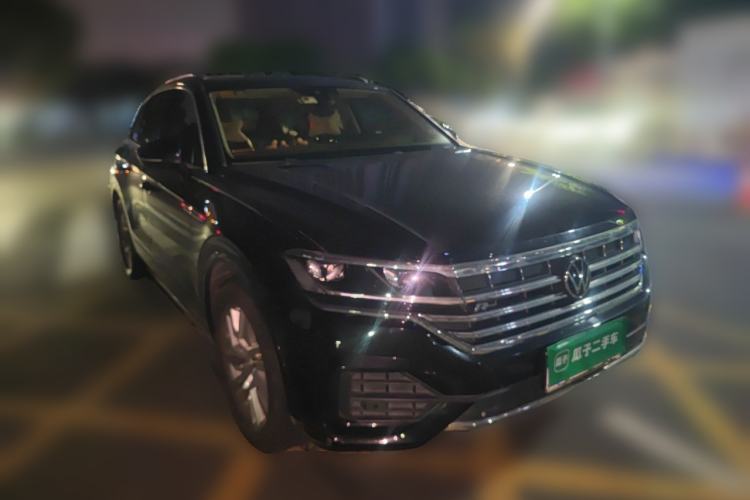 Used Volkswagen Touareg 2021 2.0 TSI RuiShang Edition Front Right 45 Deg