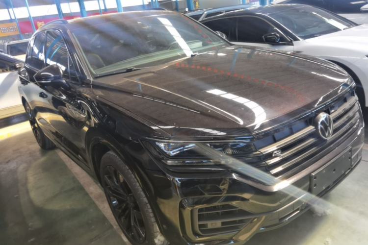 Used Volkswagen Touareg 2021 3.0 TSI Prestige Edition Front Right 45 Deg
