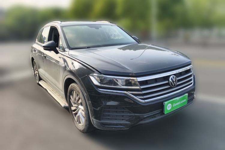 Used Volkswagen Touareg 2021 2.0 TSI Flagship Special Edition Front Right 45 Deg