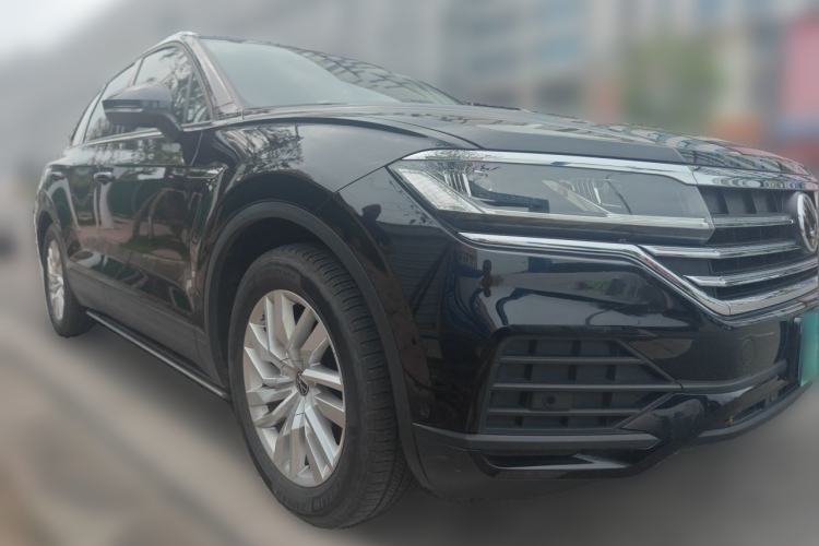 Used Volkswagen Touareg 2021 2.0 TSI Flagship Special Edition Front Right 45 Deg