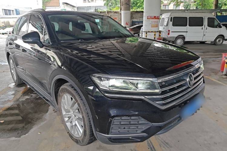 Used Volkswagen Touareg 2021 2.0 TSI Flagship Special Edition Front Right 45 Deg