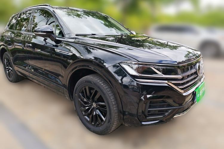 Used Volkswagen Touareg 2021 2.0 TSI RuiShang Edition Front Right 45 Deg