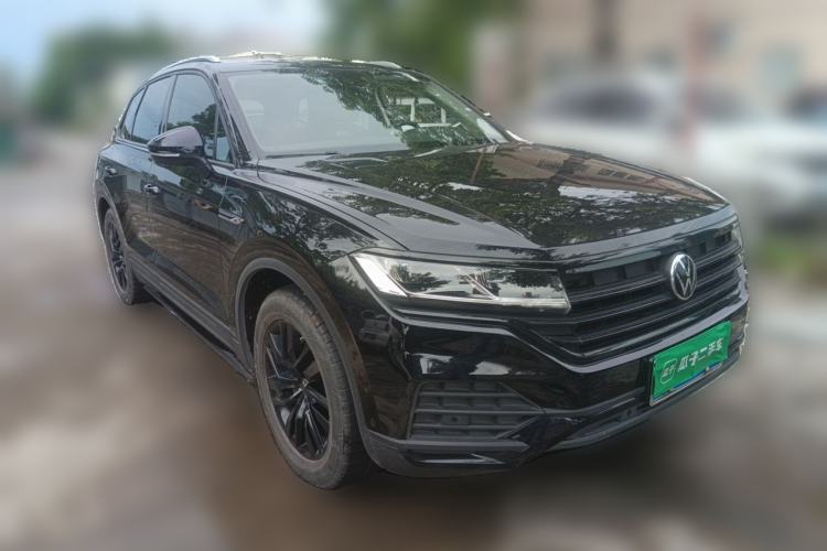 Used Volkswagen Touareg 2021 2.0 TSI Flagship Special Edition Front Right 45 Deg
