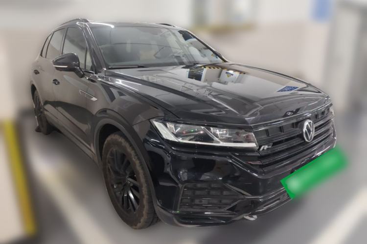 Used Volkswagen Touareg 2021 2.0 TSI Ruiyi Edition Front Right 45 Deg