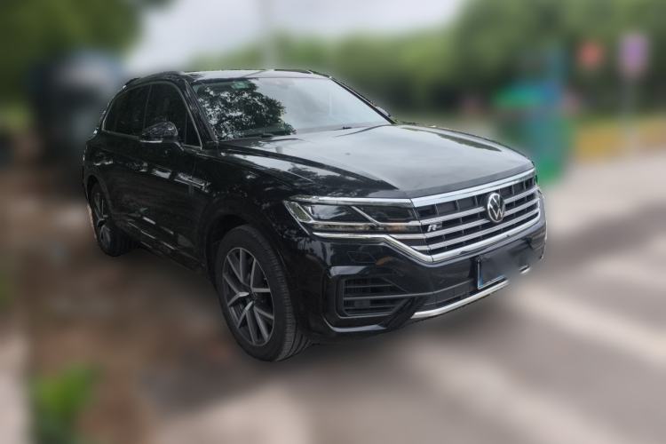 Used Volkswagen Touareg 2021 3.0 TSI Prestige Edition Classic Sport Package Front Right 45 Deg