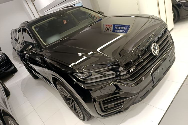 Used Volkswagen Touareg 2021 3.0 TSI Prestige Edition Classic Sport Package Front Right 45 Deg